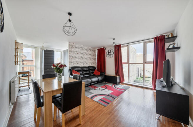 2 bed property, in Ashmore Road, £350,000