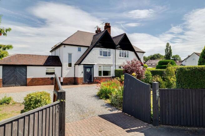 4 bed property, in Long Lane, £625,000