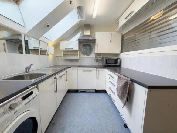 2 bed property, in Mowbray Square, £175,000