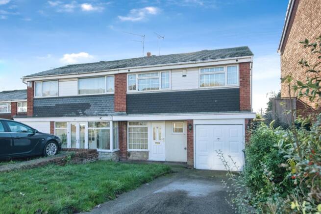 3 bed property, in Woodfort Road, £230,000