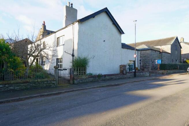 4 bed property, in The Green, £600,000
