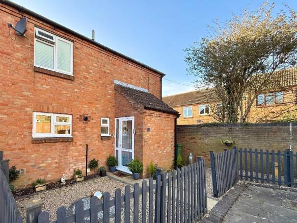 3 bed property, in Links Way, £350,000