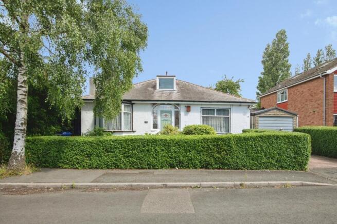 3 bed property, in Himley Avenue, £200,000