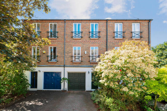 3 bed property, in Richmond Road, £1,130,000