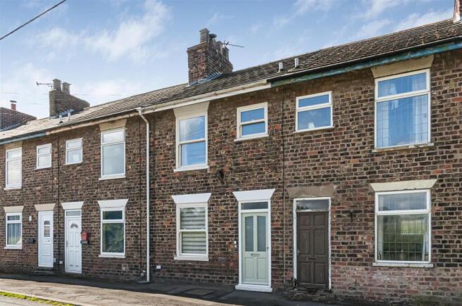 2 bed property, in New Row, £155,000