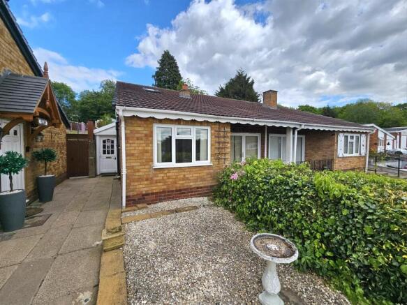 4 bed property, in Walford Drive, £350,000