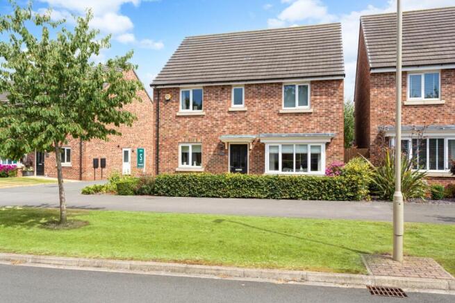 4 bed property, in Oak Close, £475,000