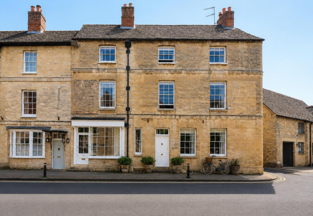 5 bed property, in Park Street, £1,400,000