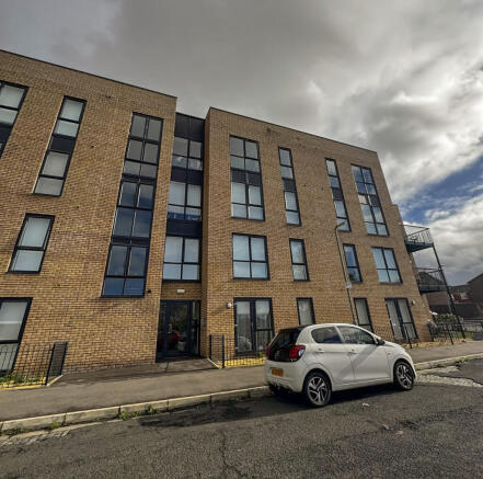2 bed property, in City Residences, £130,000