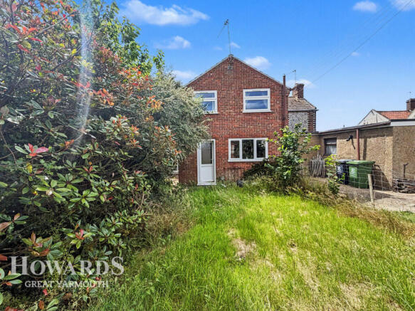 3 bed property, in Tan Lane, £220,000