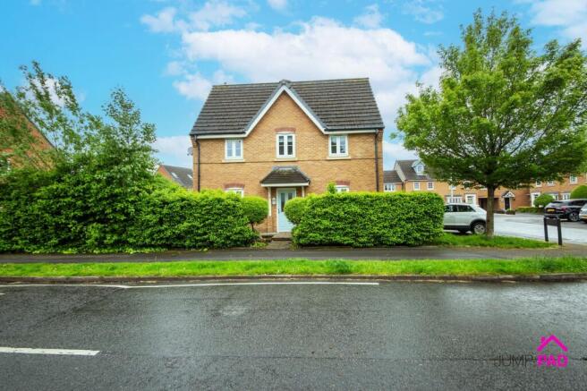 3 bed property, in Hickory Close, £255,000