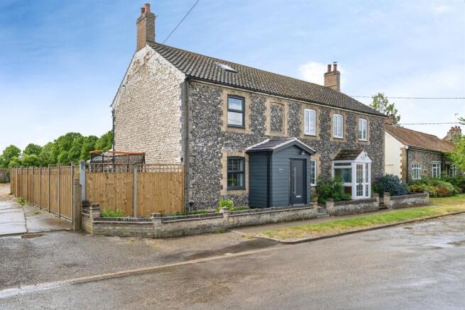 3 bed property, in Globe Street, £325,000