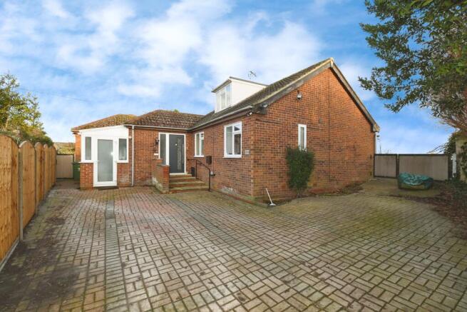 2 bed property, in North Street, £320,000