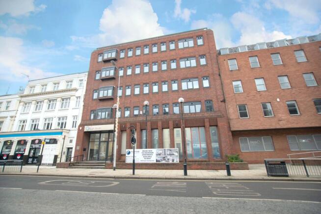 1 bed property, in George Street, £70,000