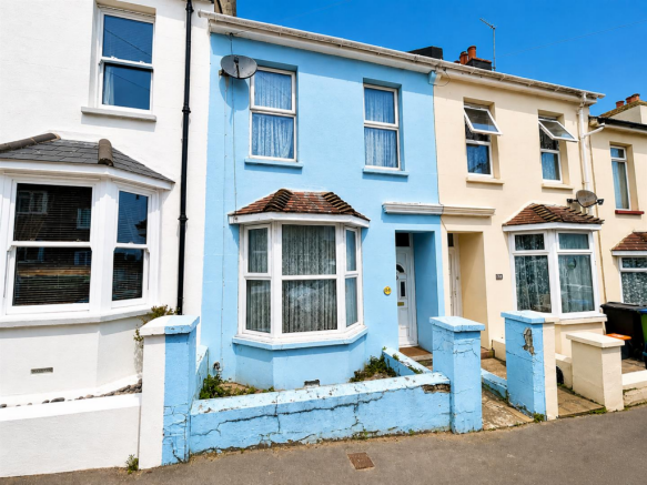 3 bed property, in Evelyn Avenue, £249,950