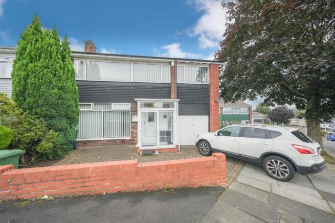 4 bed property, in St. Andrews Drive, £239,950
