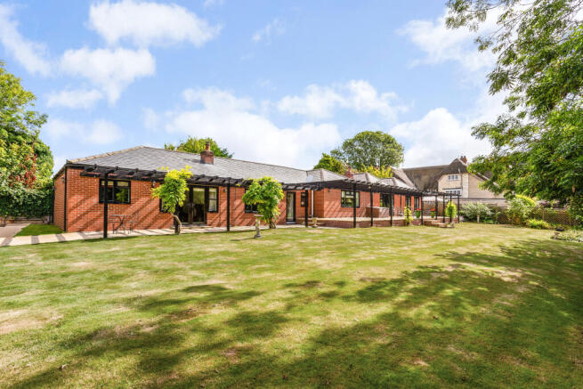 4 bed property, in Cues Farm, £1,000,000
