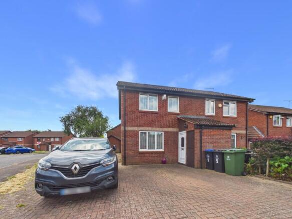 3 bed property, in Thorn Drive, £485,000