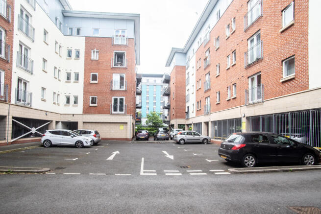 2 bed property, in Elmira Way, £166,600