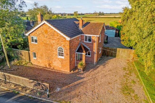 4 bed property, in Halton Fenside, £450,000