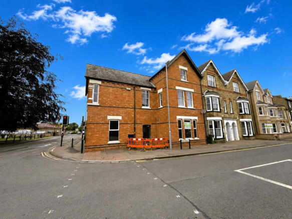 1 bed property, in New Street, £375,000