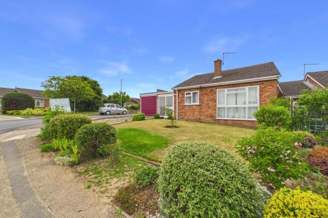 2 bed property, in Fairfield Road, £249,500