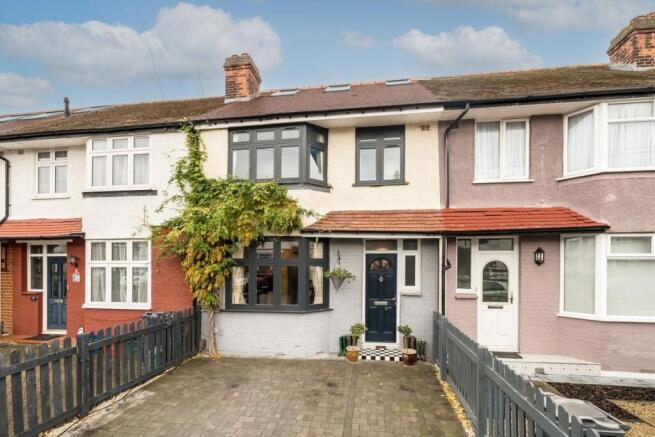 4 bed property, in Southland Way, £625,000