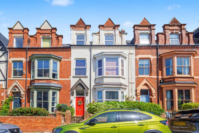 3 bed property, in Diamond Street, £100,000