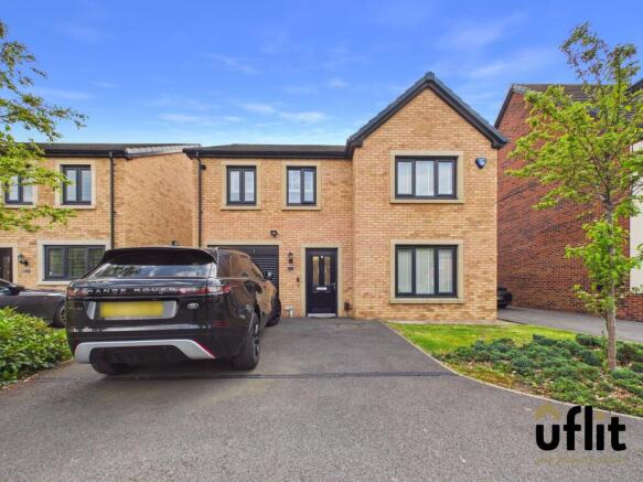 4 bed property, in Foxlow Close, £390,000