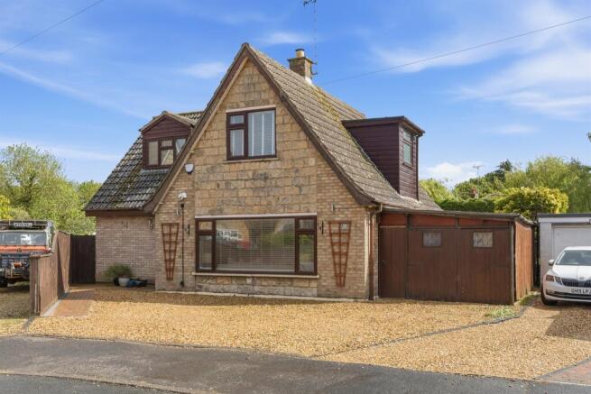 1 bed property, in Pingle Lane, £425,000