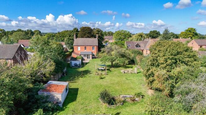 4 bed property, in The Lane, £550,000
