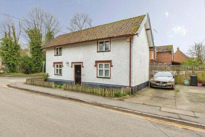 2 bed property, in Bridge Street, £140,000