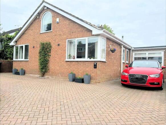 2 bed property, in The Drive, £350,000
