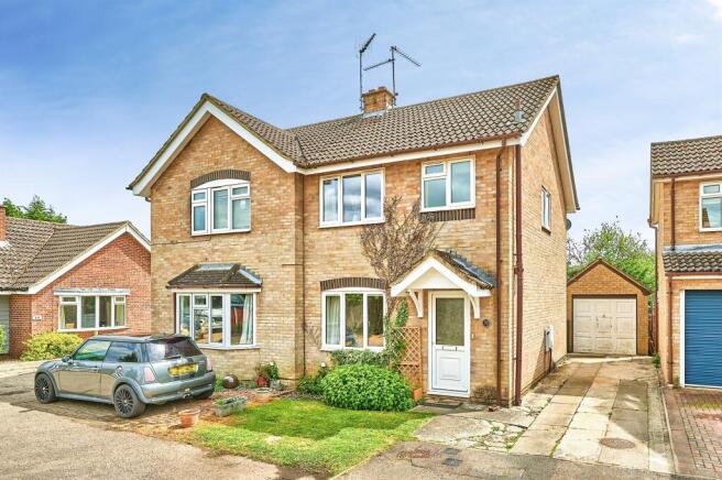 3 bed property, in Highfields, £350,000