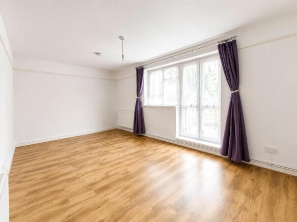 1 bed property, in Mount Pleasant Road, £265,000