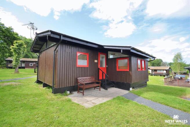3 bed property, in Penlan Holiday Park, £35,000