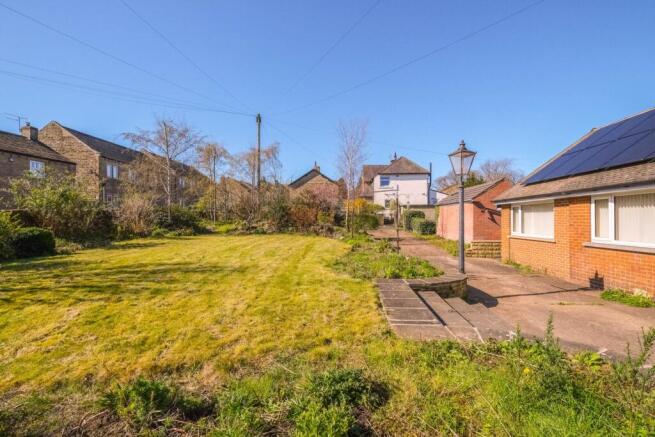 2 bed property, in Huddersfield Road, £395,000