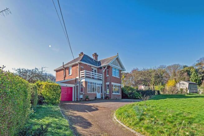 4 bed property, in Calbourne Road, £730,000