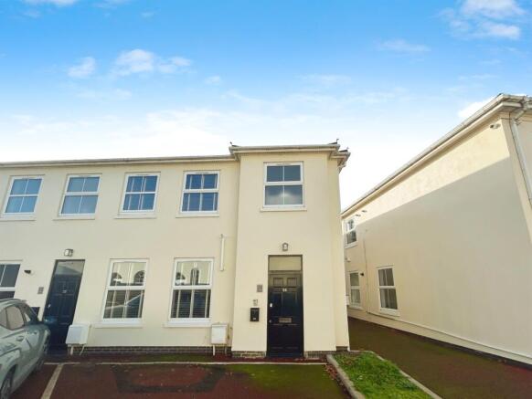 2 bed property, in Walton Road, £195,000