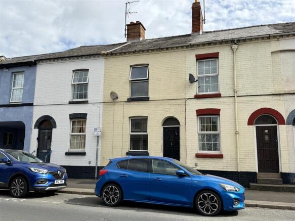 2 bed property, in Newtown Road, £185,000