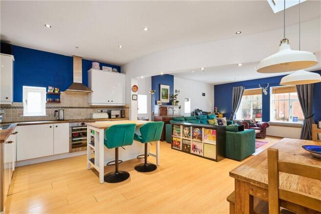 3 bed property, in Railway Road, £350,000