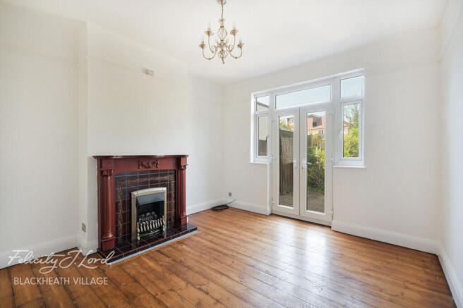 3 bed property, in Sidcup Road, £575,000