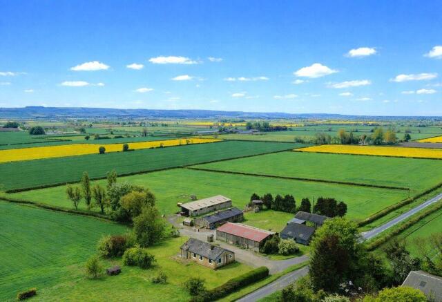 4 bed property, in Brompton-by-Sawdon, £550,000