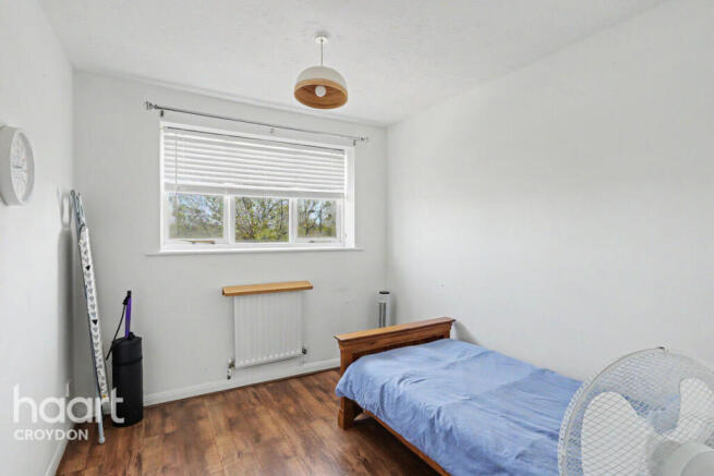 4 bed property, in Kelvin Gardens, £425,000