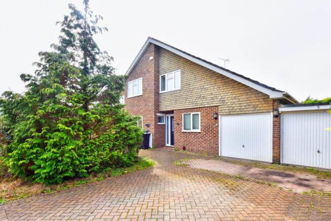 4 bed property, in Badgers Walk, £900,000