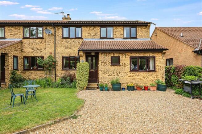 4 bed property, in Worcester Avenue, £475,000