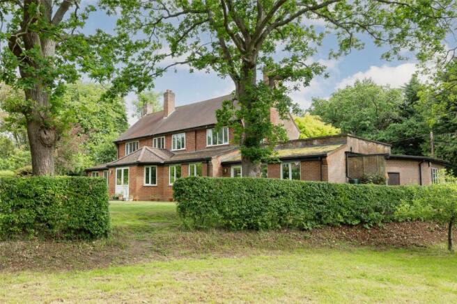 5 bed property, in Intwood Road, £900,000