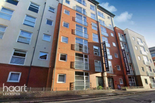 2 bed property, in Chatham Street, £200,000