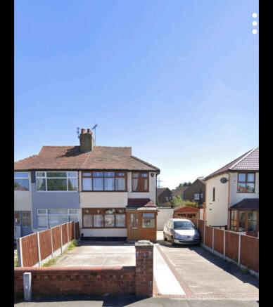 3 bed property, in Blackpool Road, £195,000
