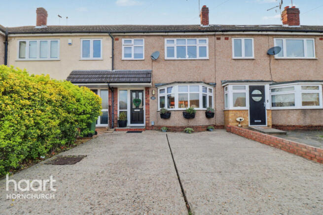 3 bed property, in Front Lane, £450,000